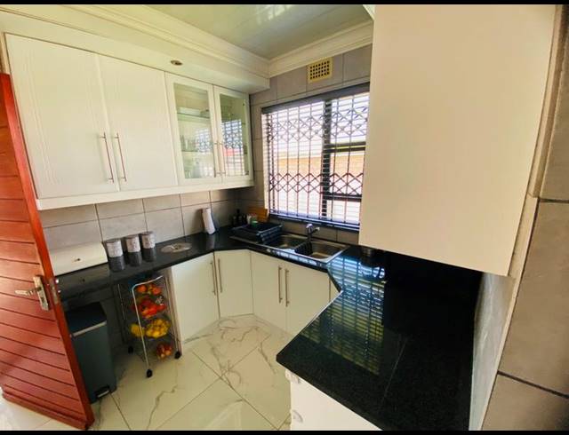 3 BEDROOM HOUSE FOR SALE IN SOUTH HILLS